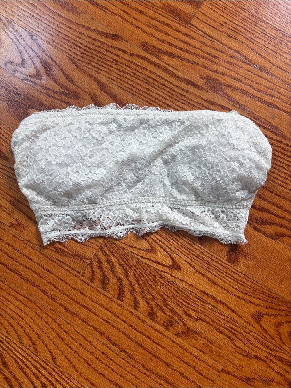 Hollister Lace Strapless Bandeau Bralette - White